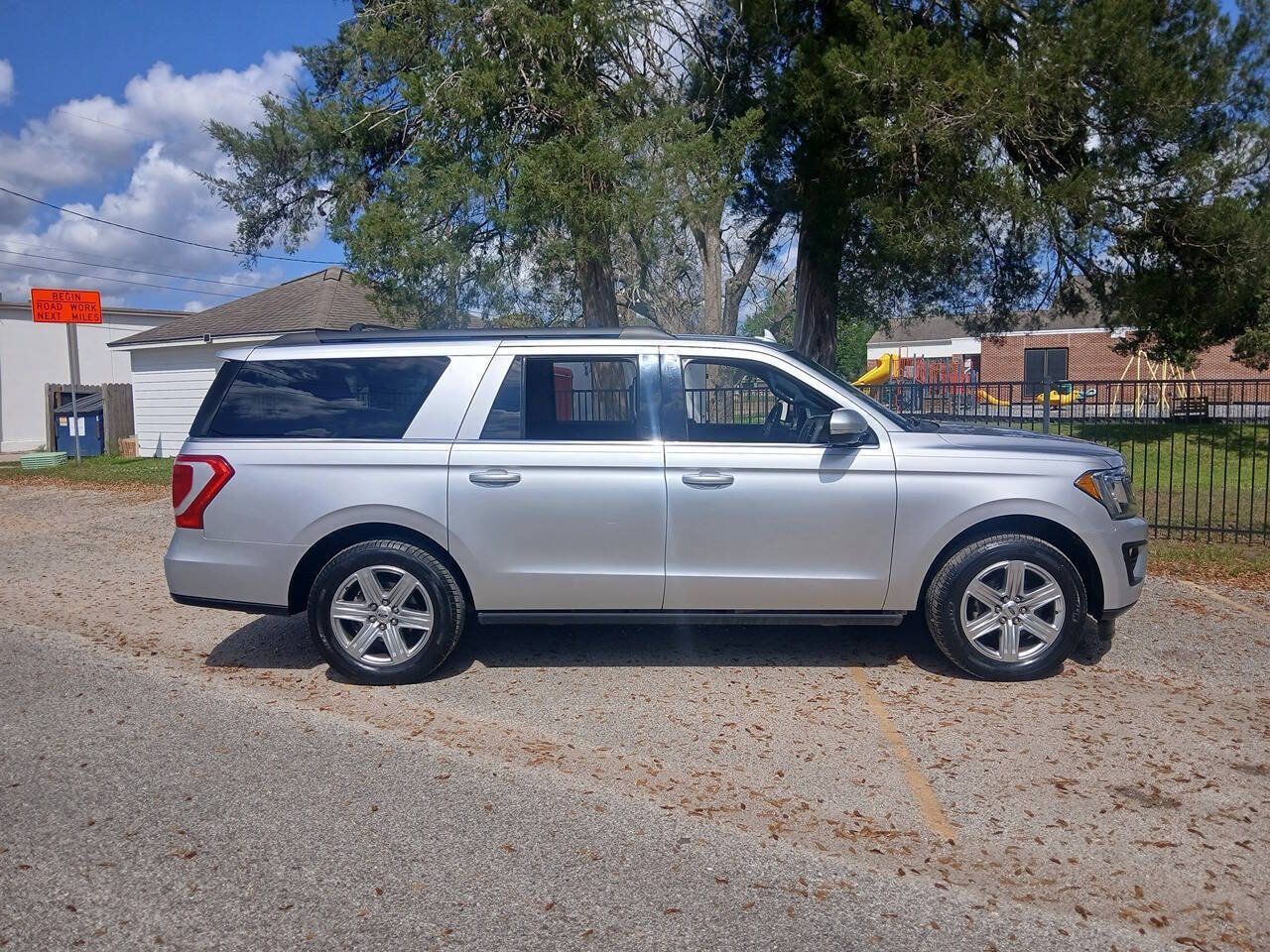 Used 2019 Ford Expedition Max XLT w/ Equipment Group 202A RWD image 3
