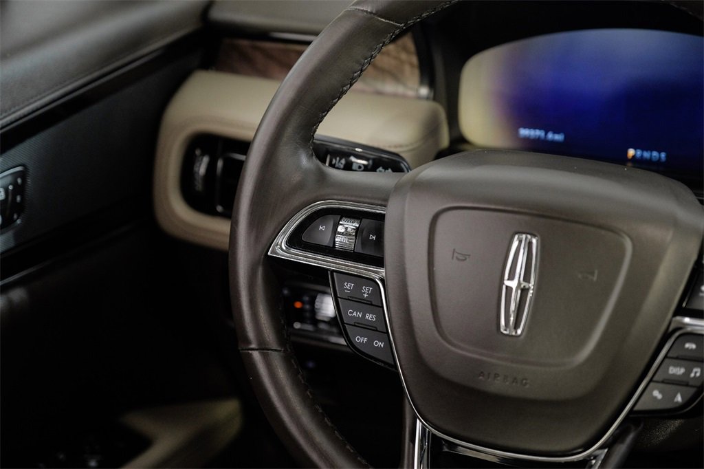 Used 2023 Lincoln Nautilus Reserve image 16