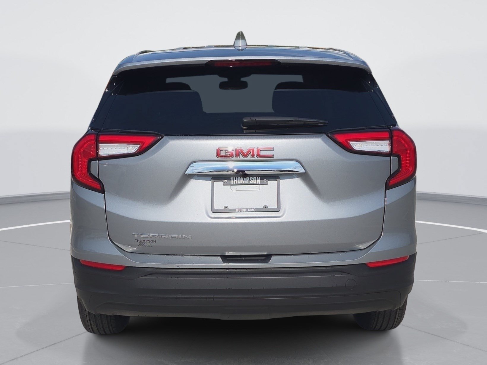 Used 2023 GMC Terrain SLE FWD image 4