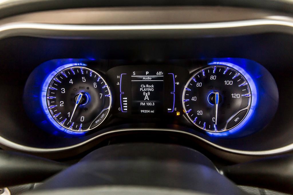 Used 2022 Chrysler Voyager LX image 17