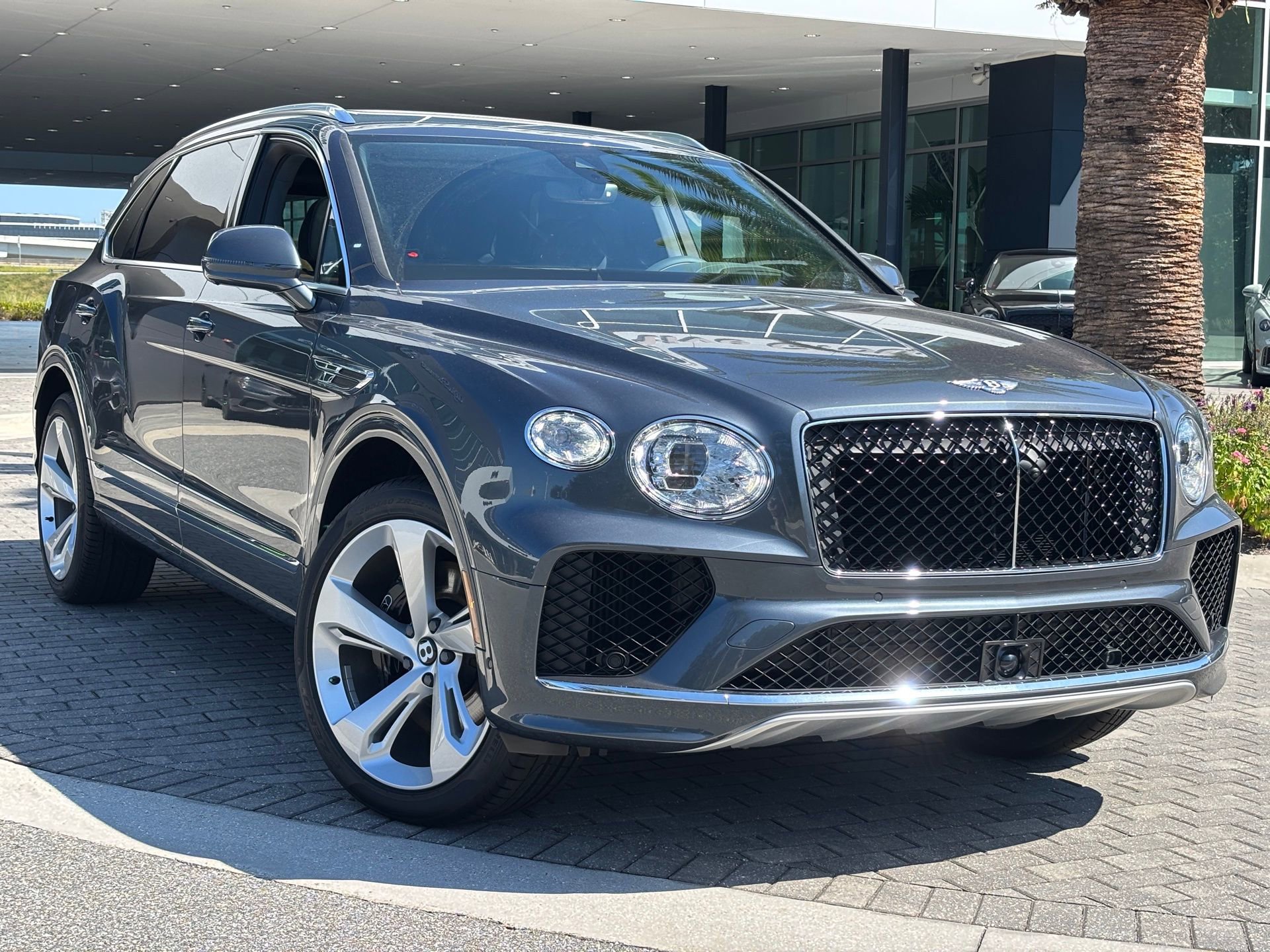 New 2025 Bentley Bentayga Extended Wheelbase video 1