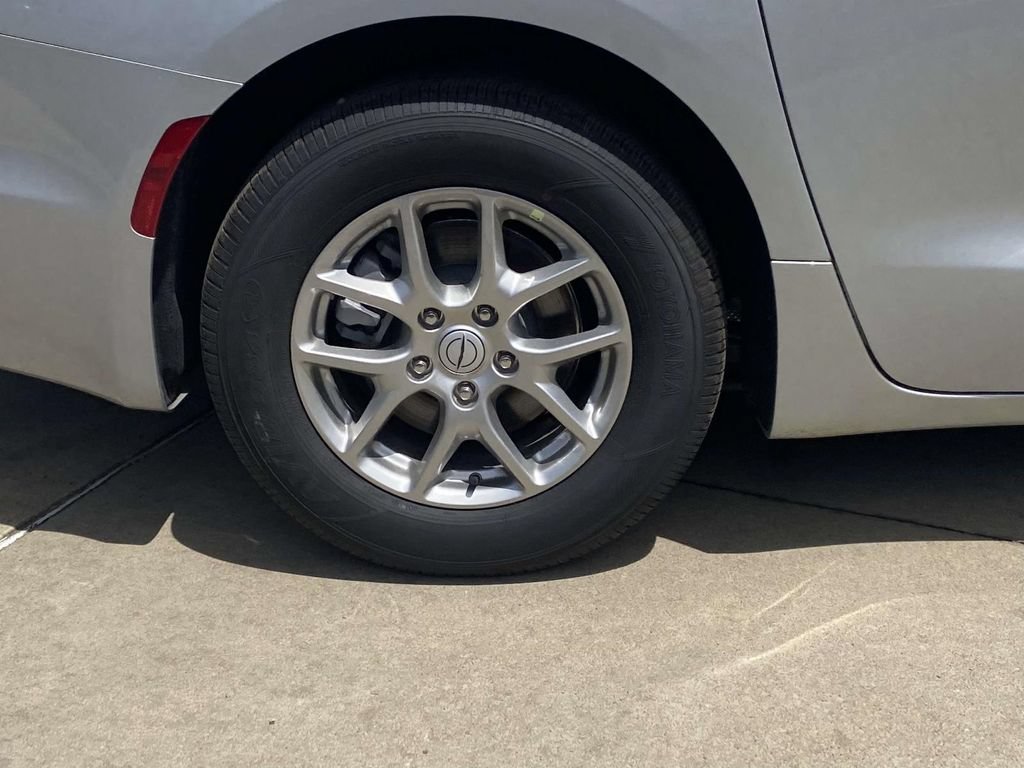 New 2026 Chrysler Pacifica Select FWD image 8