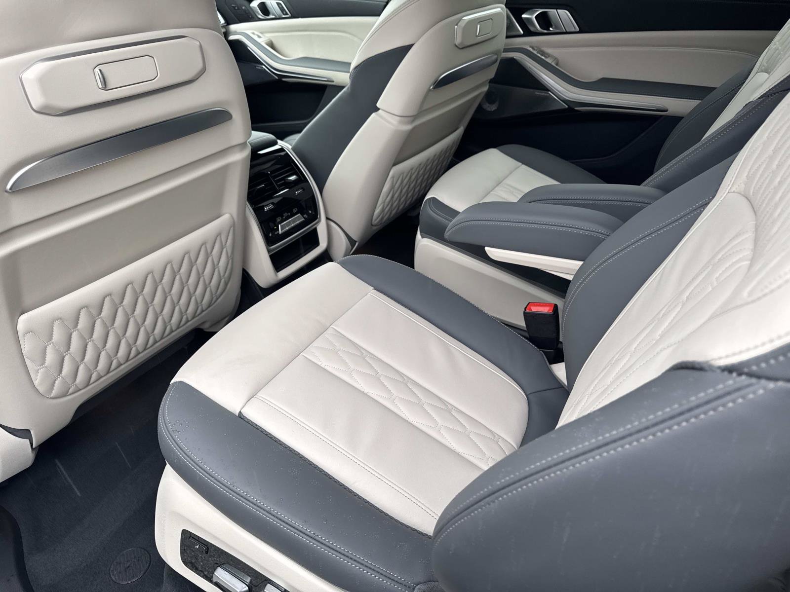 Certified 2025 BMW ALPINA XB7 AWD/4WD image 14