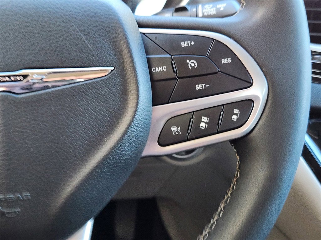 Used 2024 Chrysler Pacifica Touring-L image 20