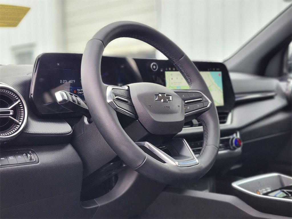 Used 2025 Chevrolet Equinox LT w/ Convenience Package II image 17