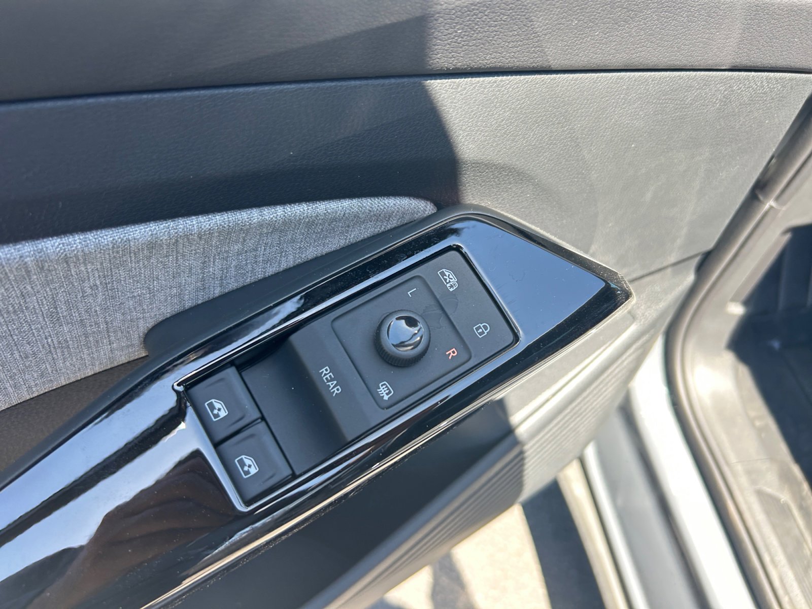 New 2025 Volkswagen ID.4 Pro RWD image 13