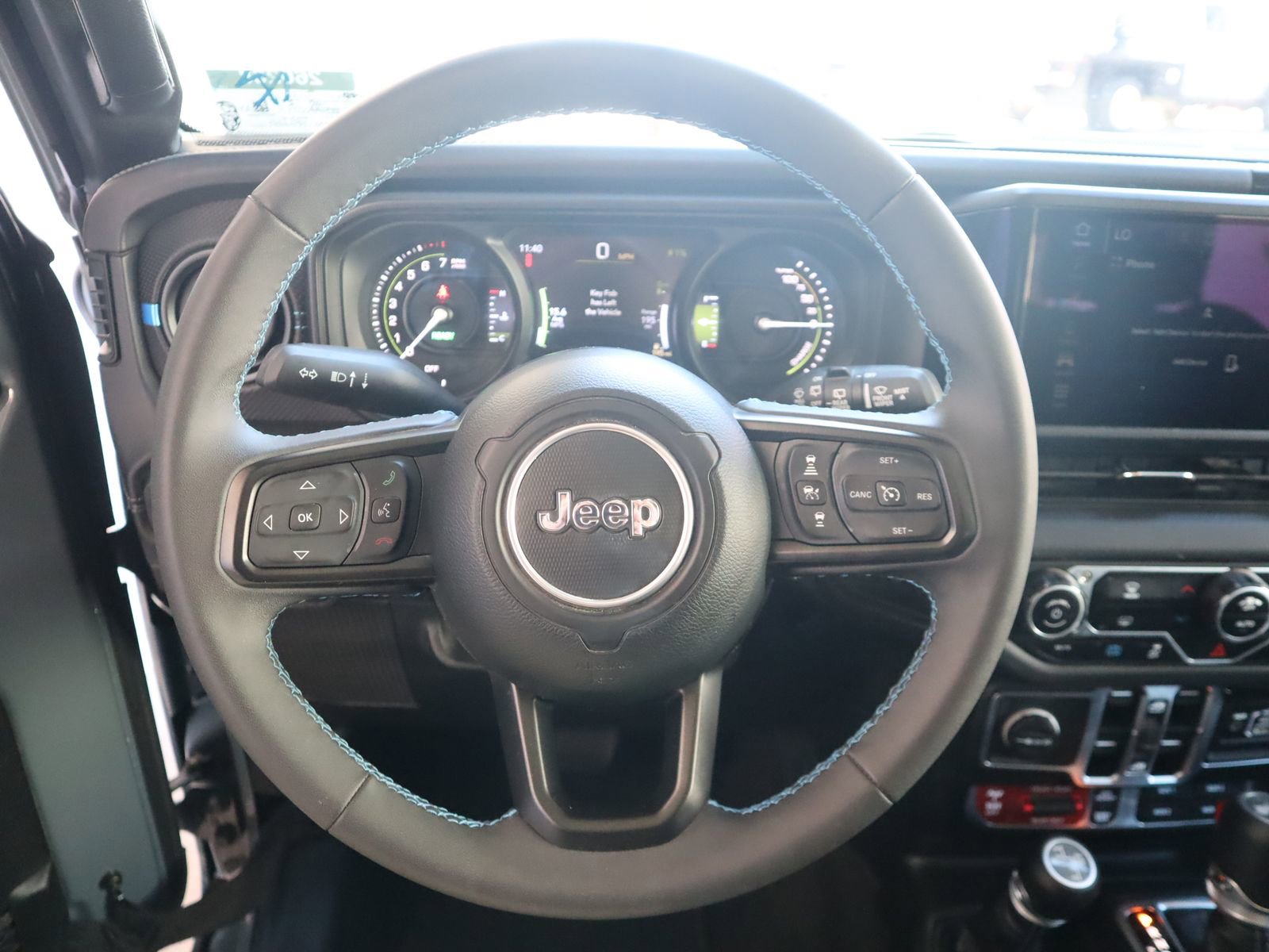 Used 2025 Jeep Wrangler Unlimited Rubicon 4xe image 32