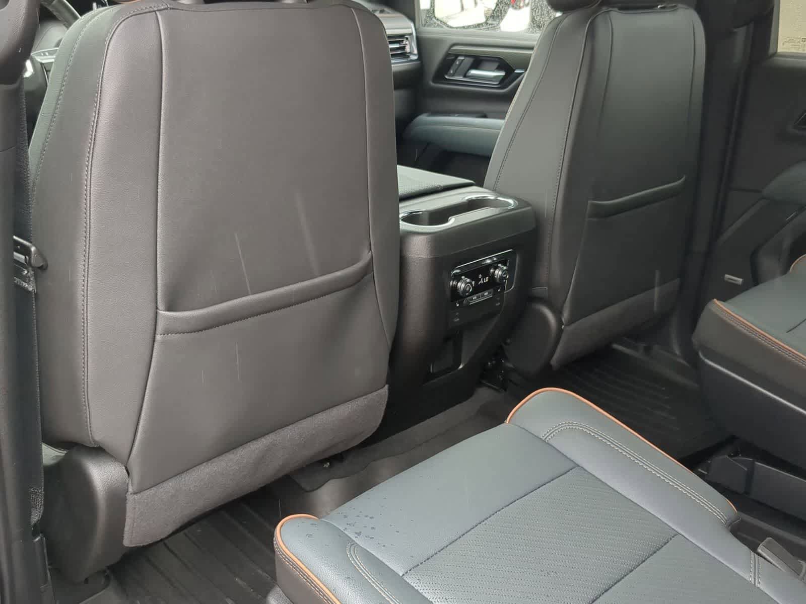 Used 2025 GMC Yukon AT4 w/ AT4 Premium Package AWD/4WD image 18