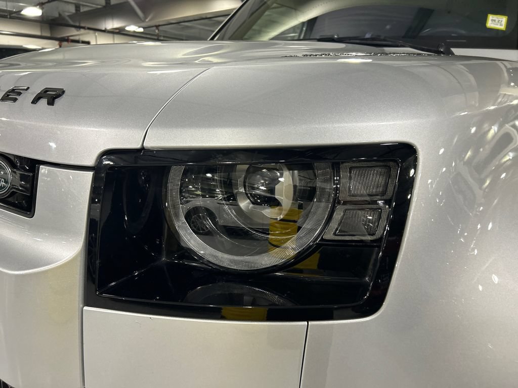Used 2020 Land Rover Defender 110 First Edition AWD/4WD image 7
