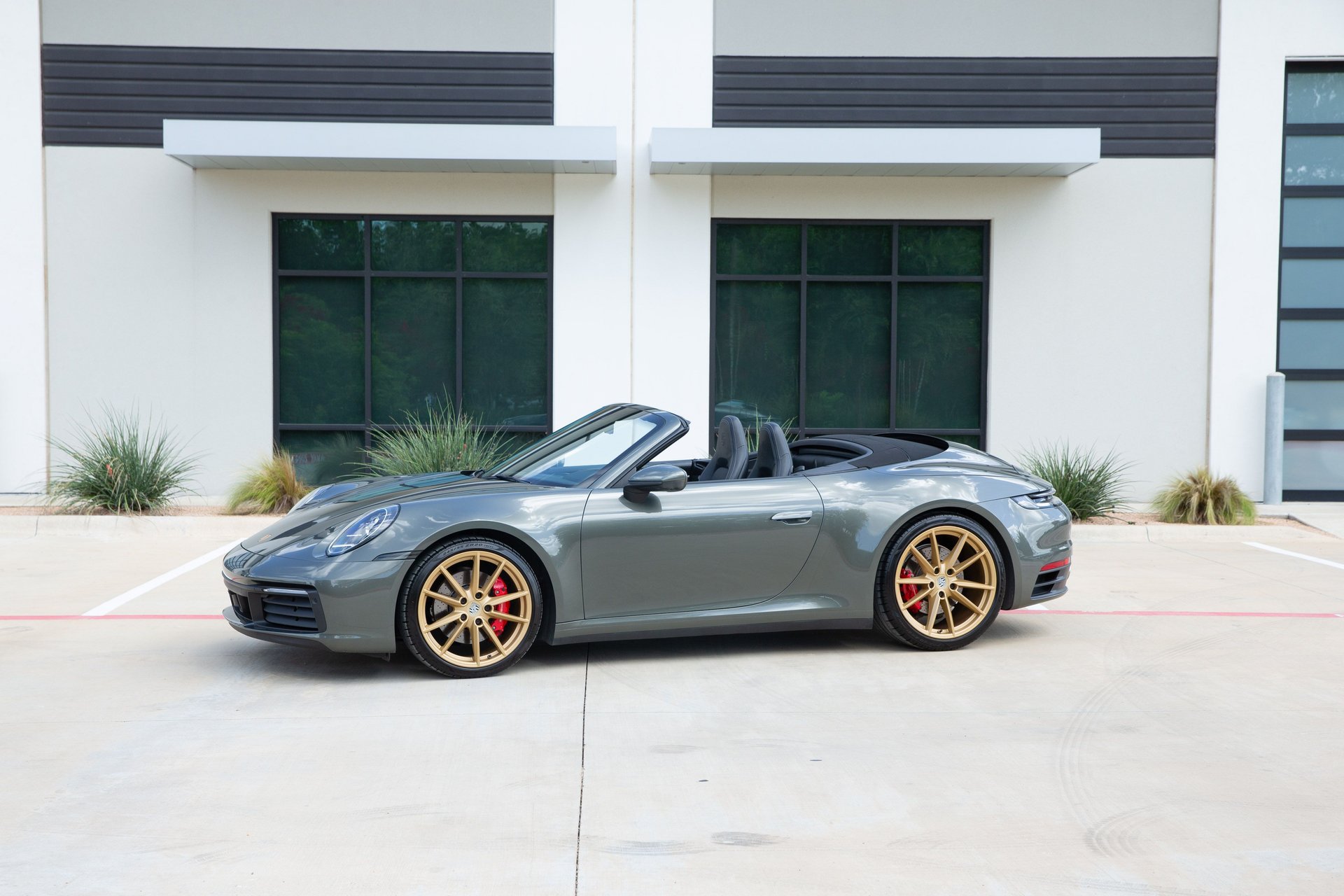 Used 2021 Porsche 911 Carrera S w/ Premium Package RWD image 3