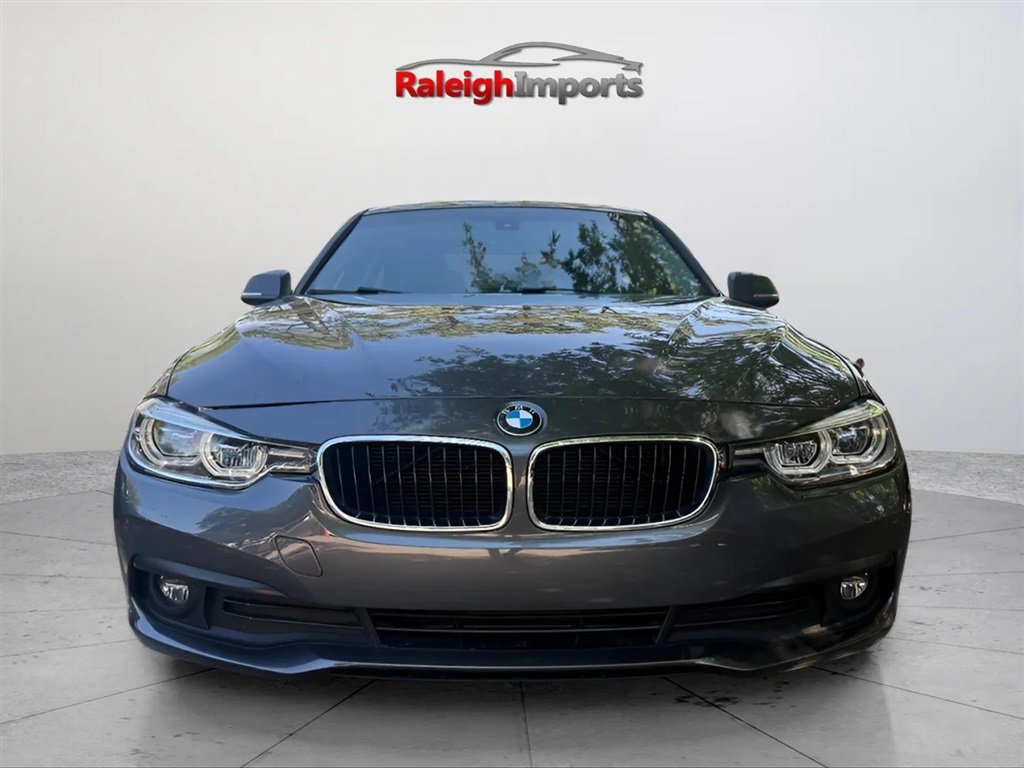 Used 2018 BMW 320i Sedan RWD image 2