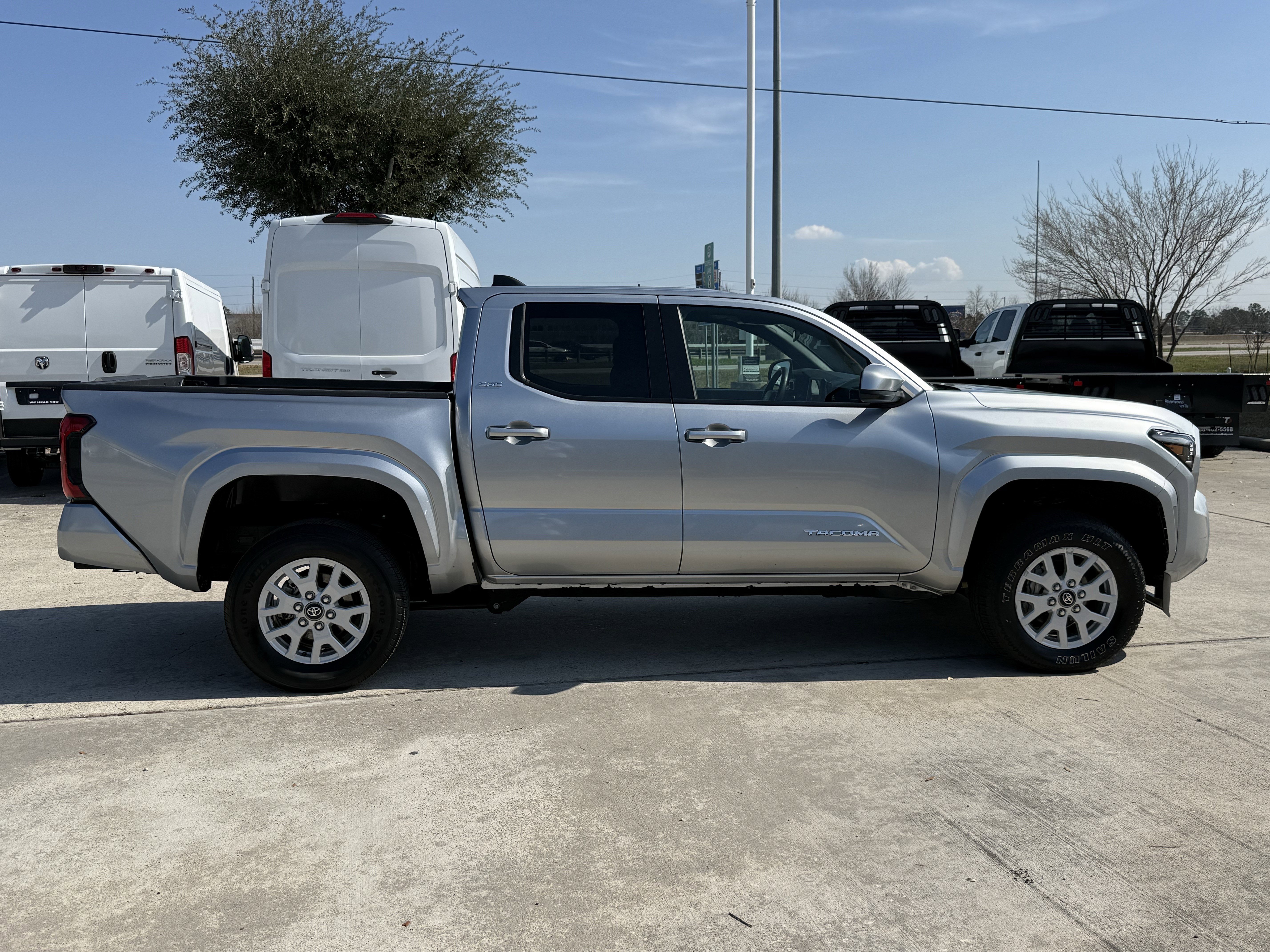 Used 2024 Toyota Tacoma SR5 image 3