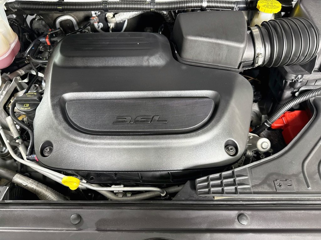 Used 2024 Chrysler Pacifica Touring-L AWD/4WD image 33