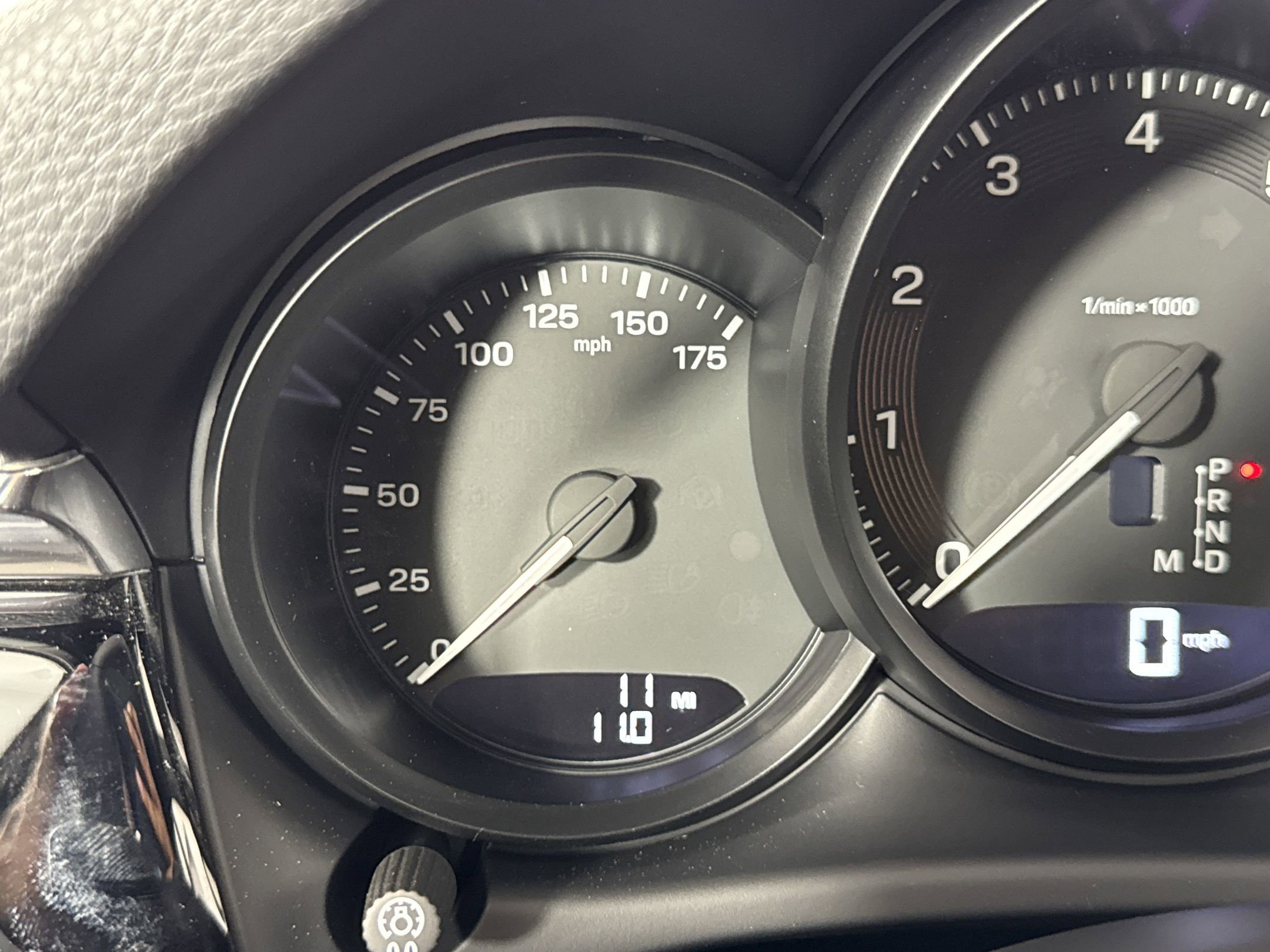 Certified 2025 Porsche Macan image 17