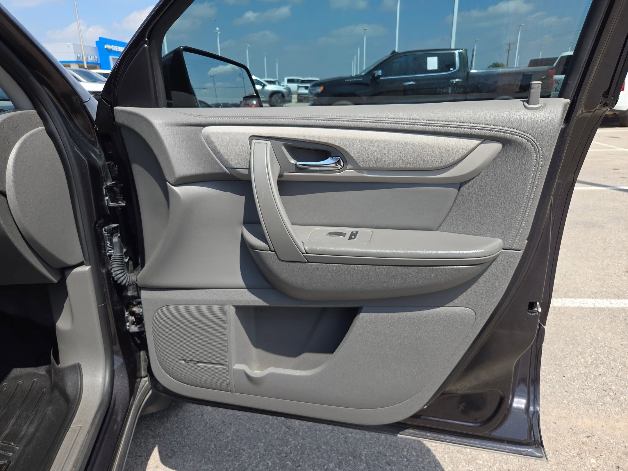 Used 2017 Chevrolet Traverse LT FWD image 25