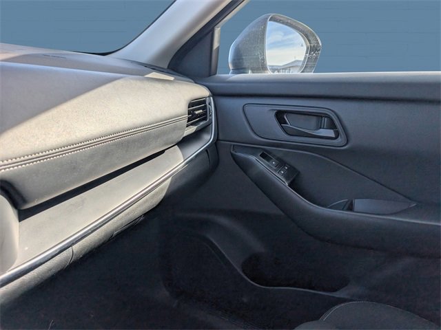 Used 2024 Nissan Rogue S image 14