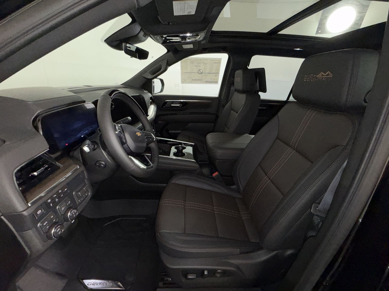 New 2026 Chevrolet Tahoe High Country AWD/4WD image 13