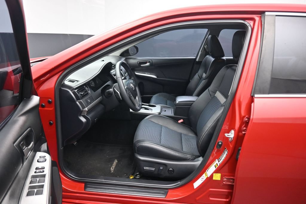 Used 2012 Toyota Camry SE FWD image 11