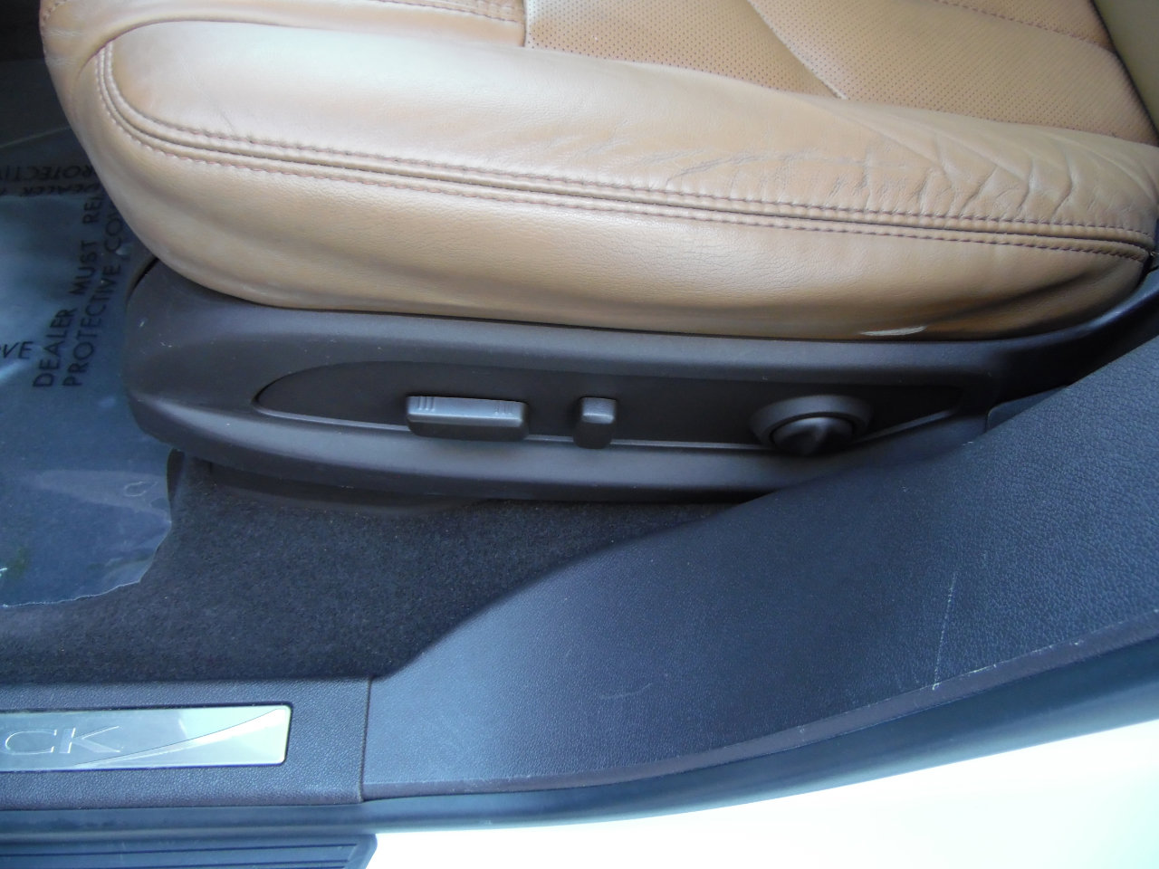 Used 2017 Buick Enclave Leather image 12