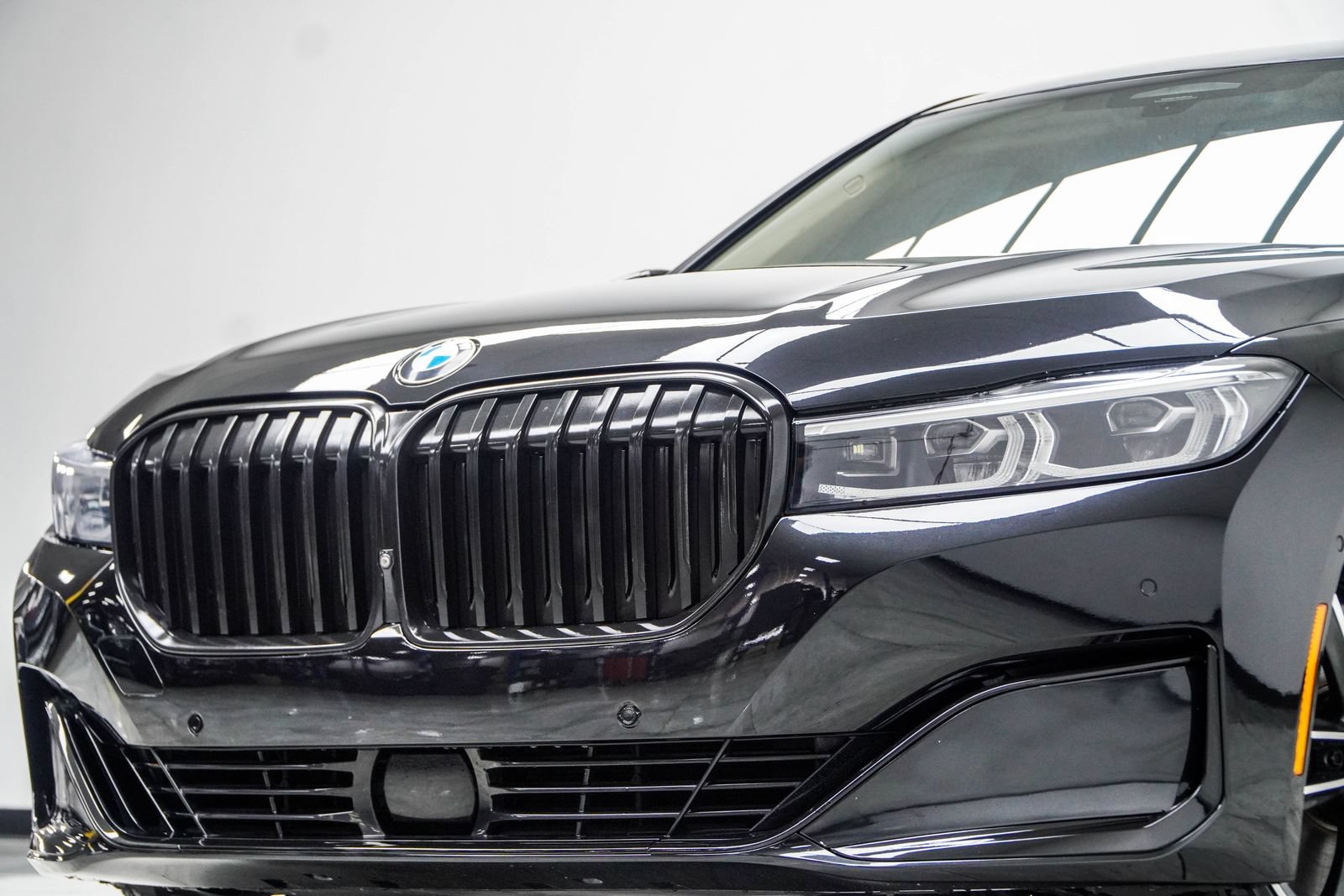 Used 2022 BMW 750i xDrive w/ Luxury Rear Seating Package AWD/4WD image 2