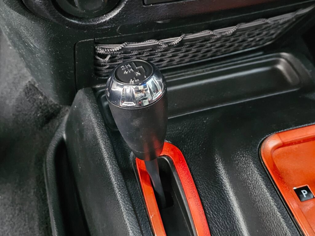 Used 2018 Jeep Wrangler Unlimited Sahara image 26