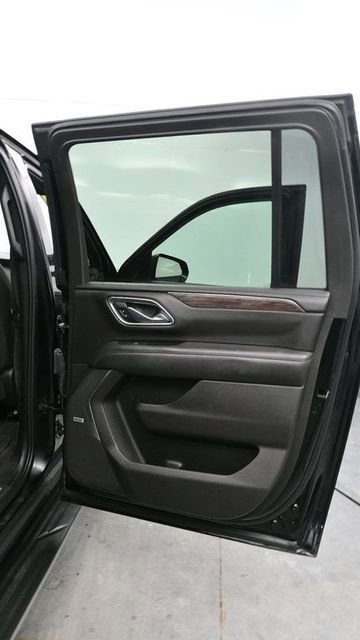 Used 2021 Chevrolet Suburban LT w/ Luxury Package image 11