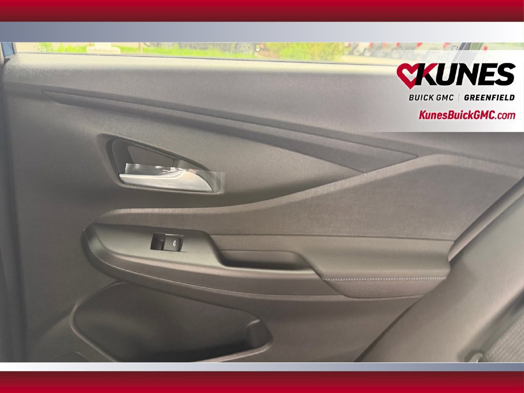 New 2026 Buick Envista Sport Touring FWD image 32