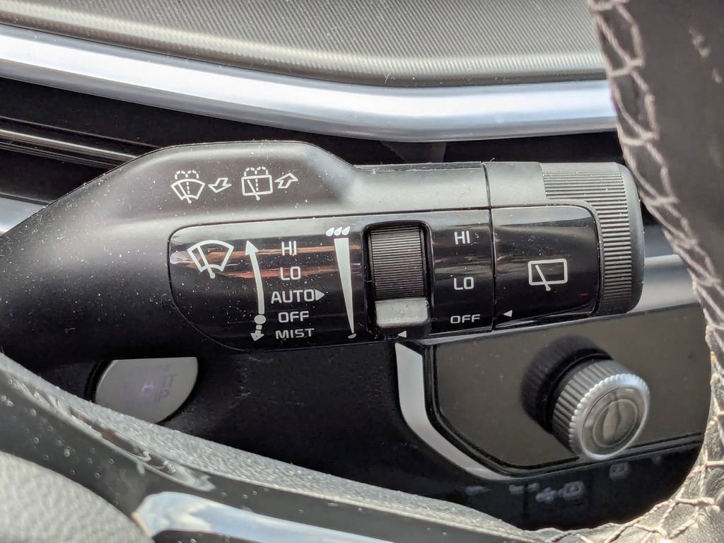 Used 2025 Kia Sorento SX image 18
