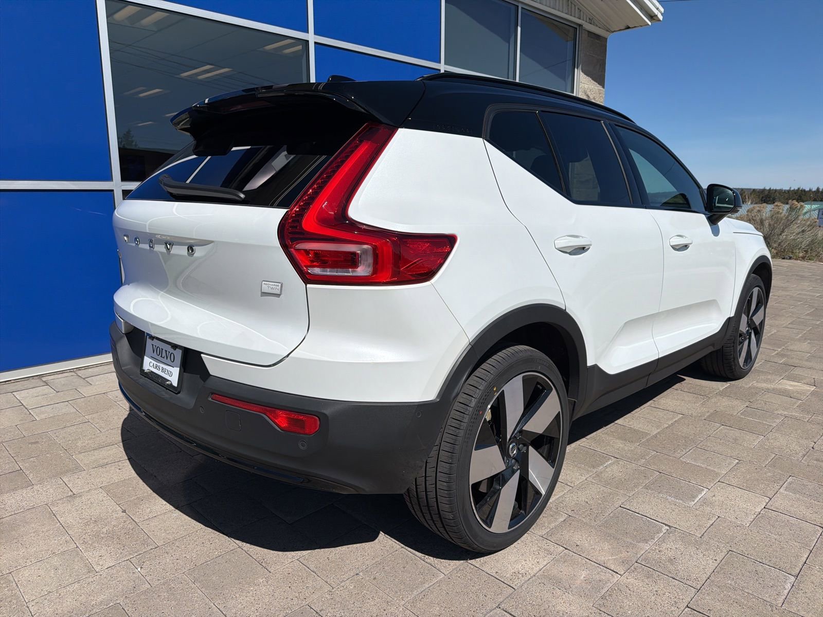 Used 2023 Volvo XC40 Recharge Ultimate w/ Protection Package Premier AWD/4WD image 7
