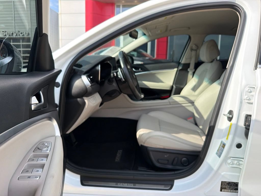 Used 2021 Genesis G70 2.0T RWD image 14