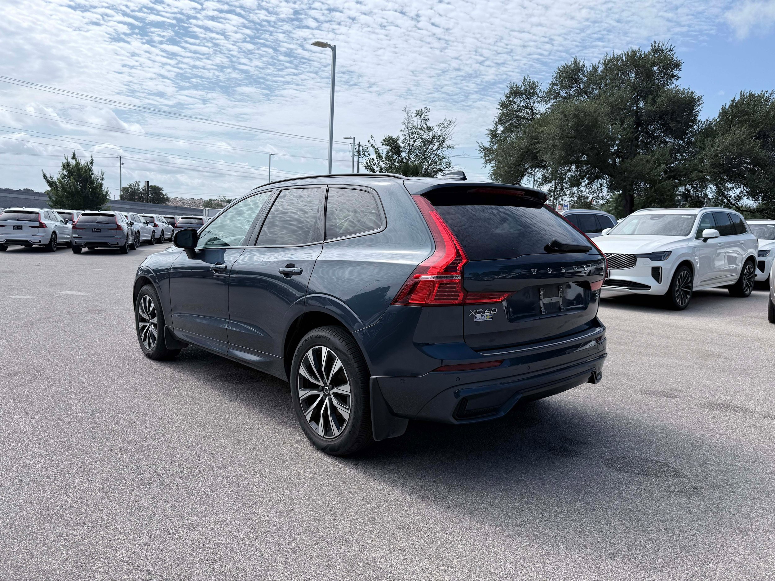 Certified 2023 Volvo XC60 B5 Plus w/ Climate Package AWD/4WD image 4