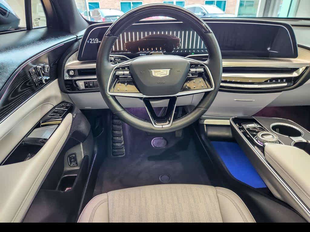 Used 2024 Cadillac Lyriq Luxury AWD/4WD image 14