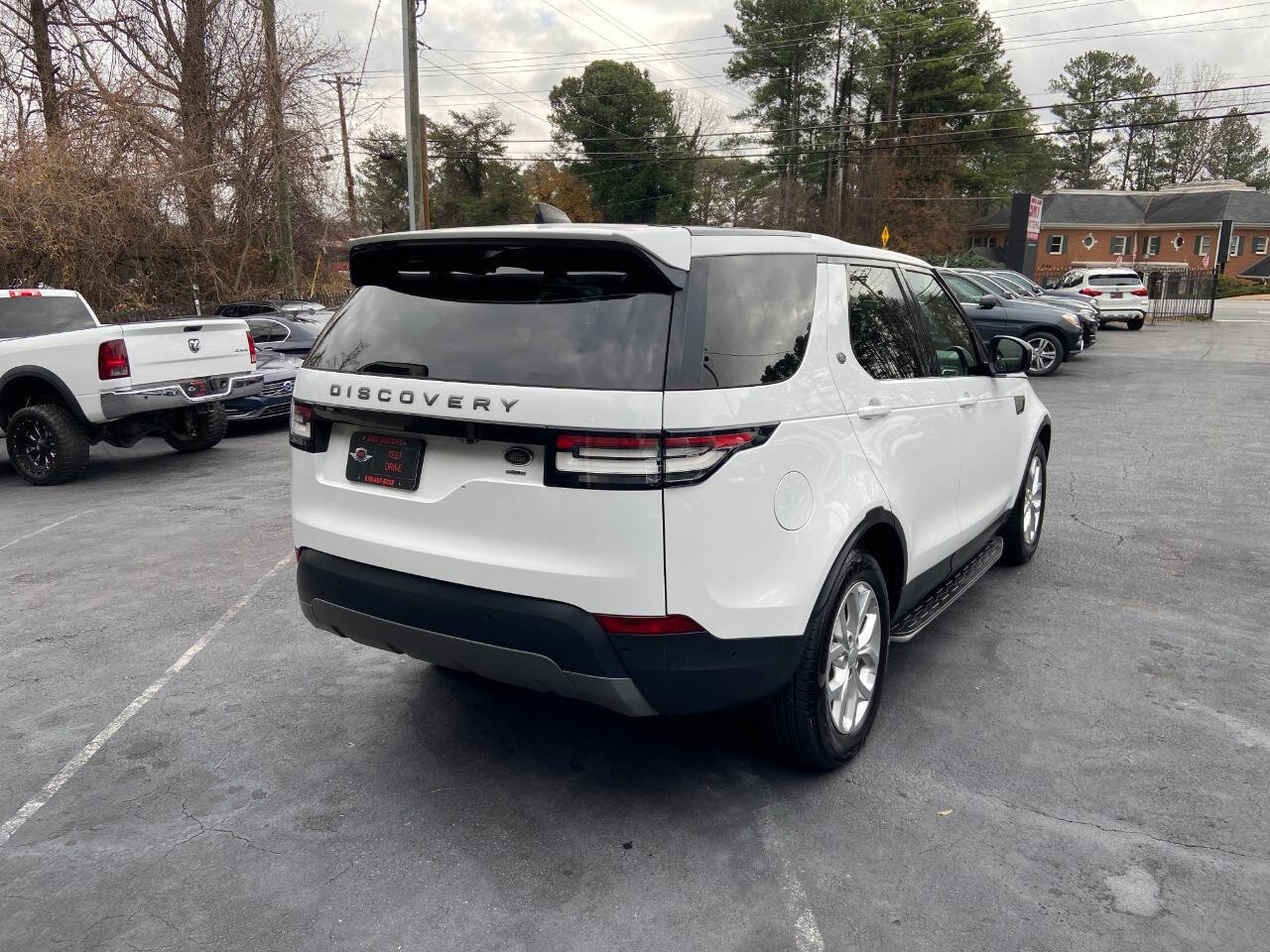 Used 2019 Land Rover Discovery SE AWD/4WD image 6