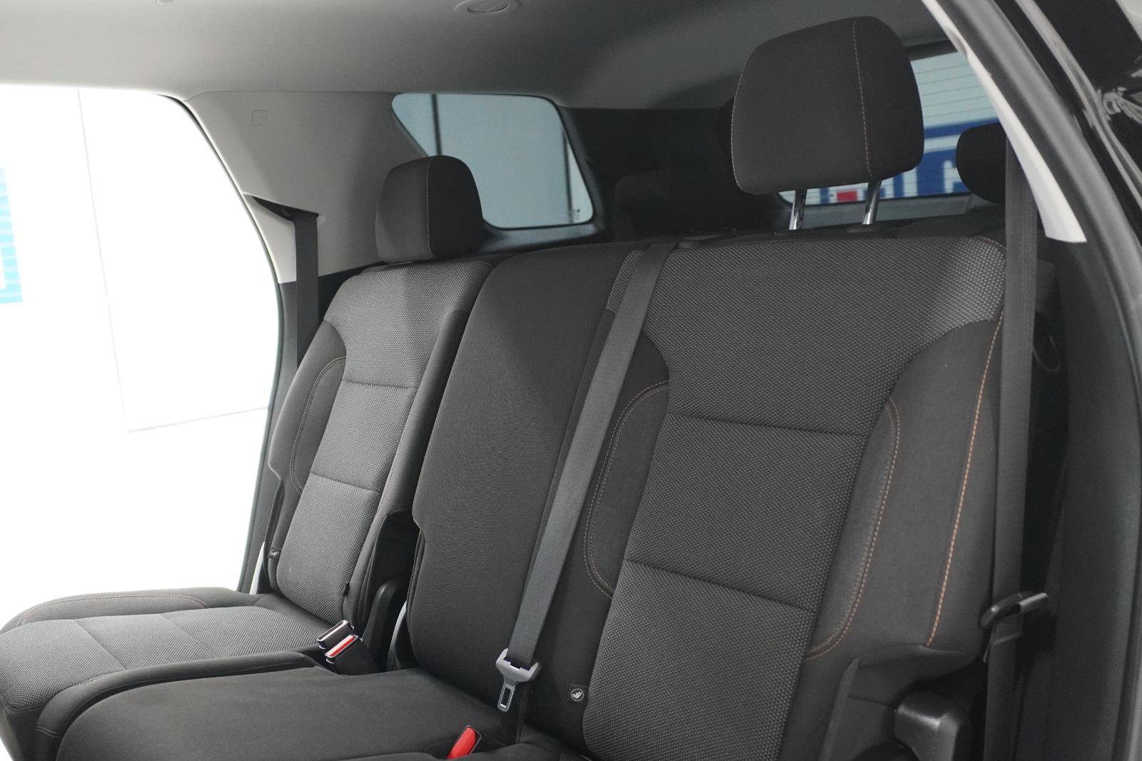 Used 2021 Chevrolet Traverse LS FWD image 32