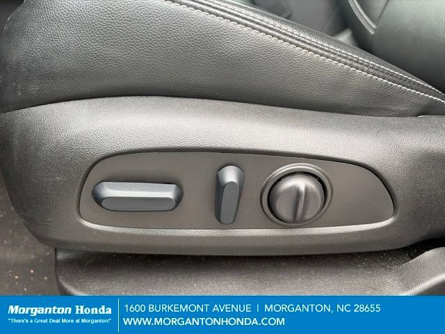 Used 2024 GMC Terrain SLT AWD/4WD image 13