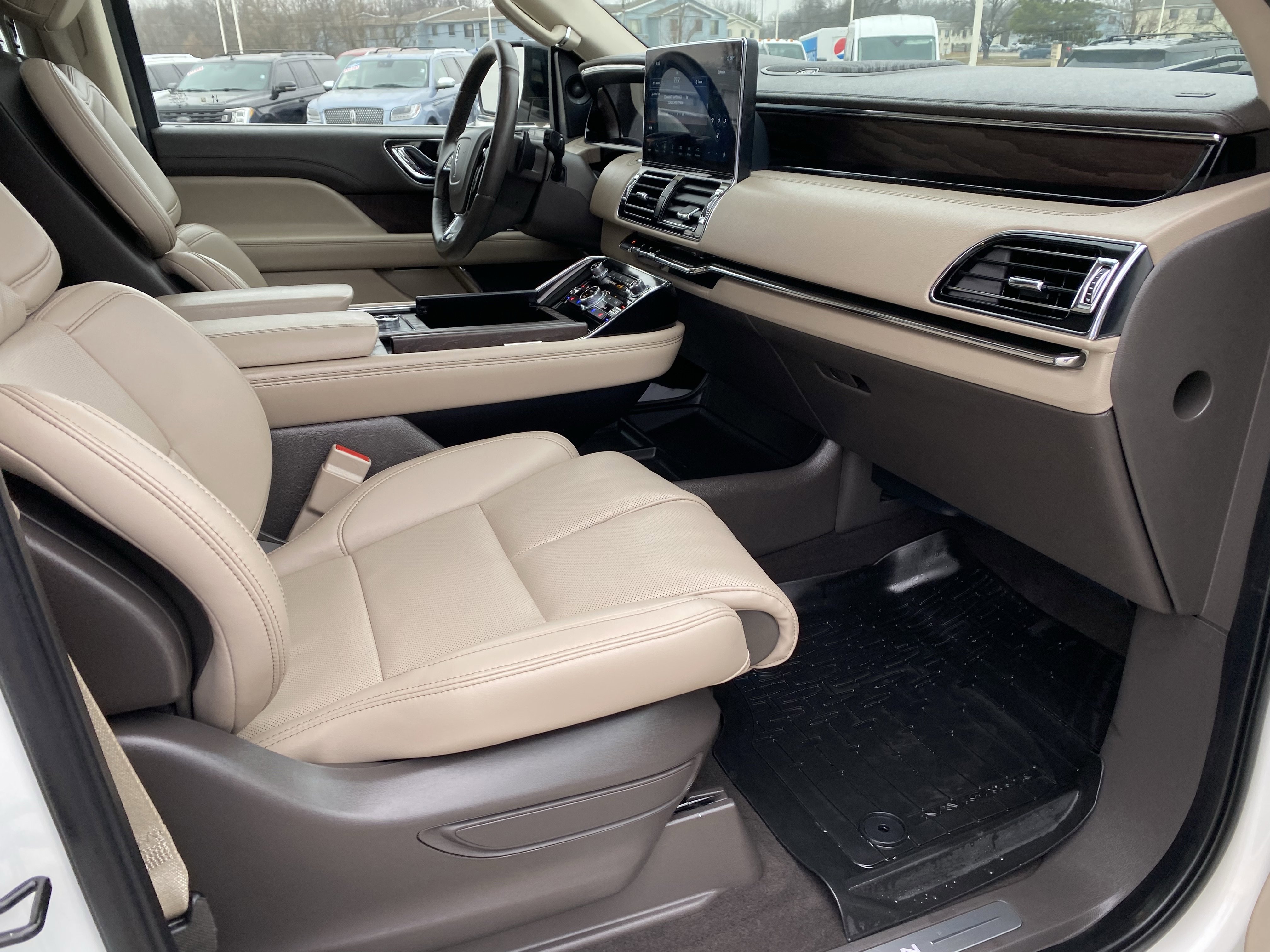Used 2024 Lincoln Navigator Premiere image 14