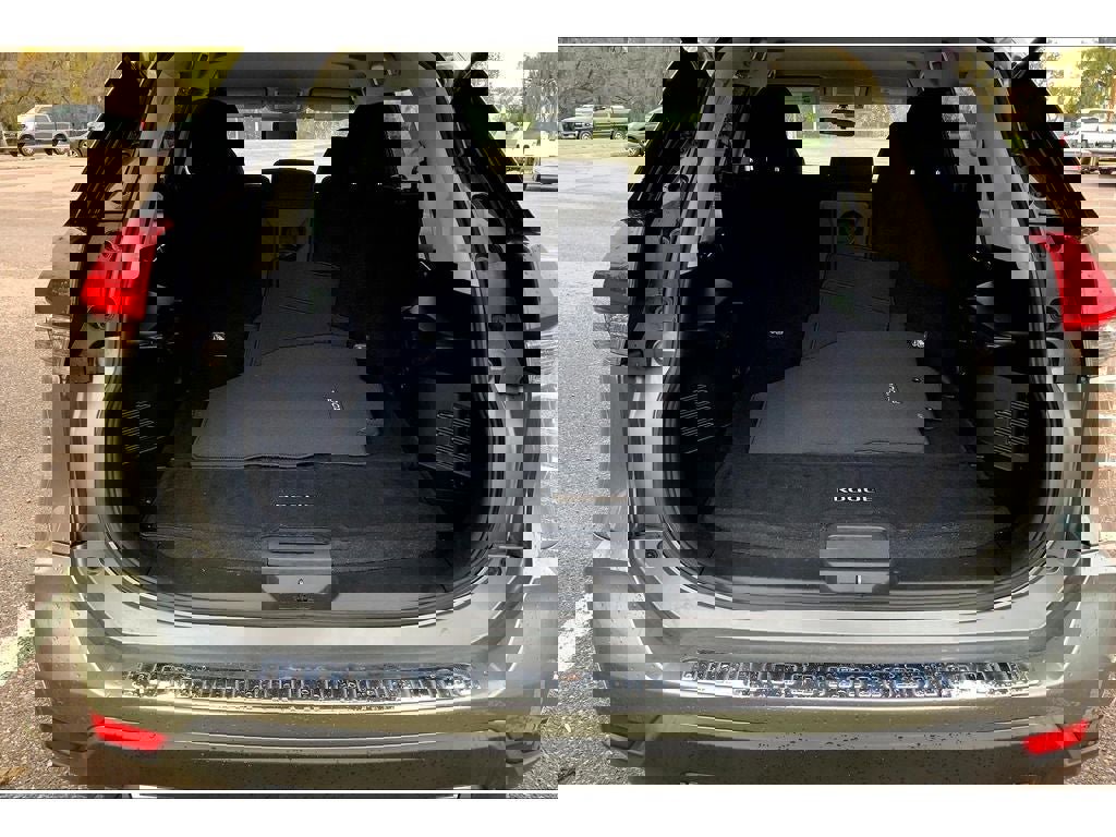 Used 2018 Nissan Rogue SV image 10