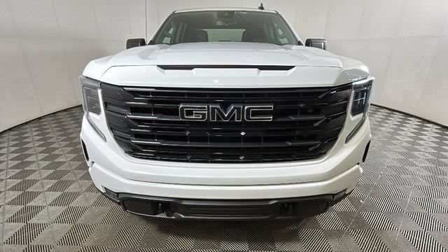 Used 2023 GMC Sierra 1500 Elevation w/ LPO, Elevation Black Package AWD/4WD image 7