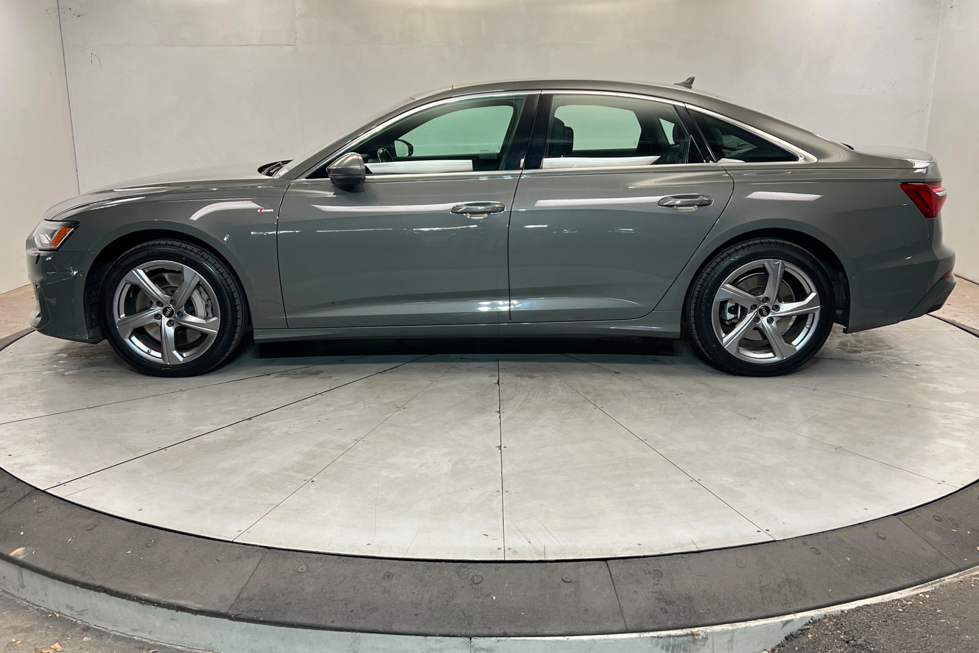 Used 2024 Audi A6 Premium Plus AWD/4WD image 2