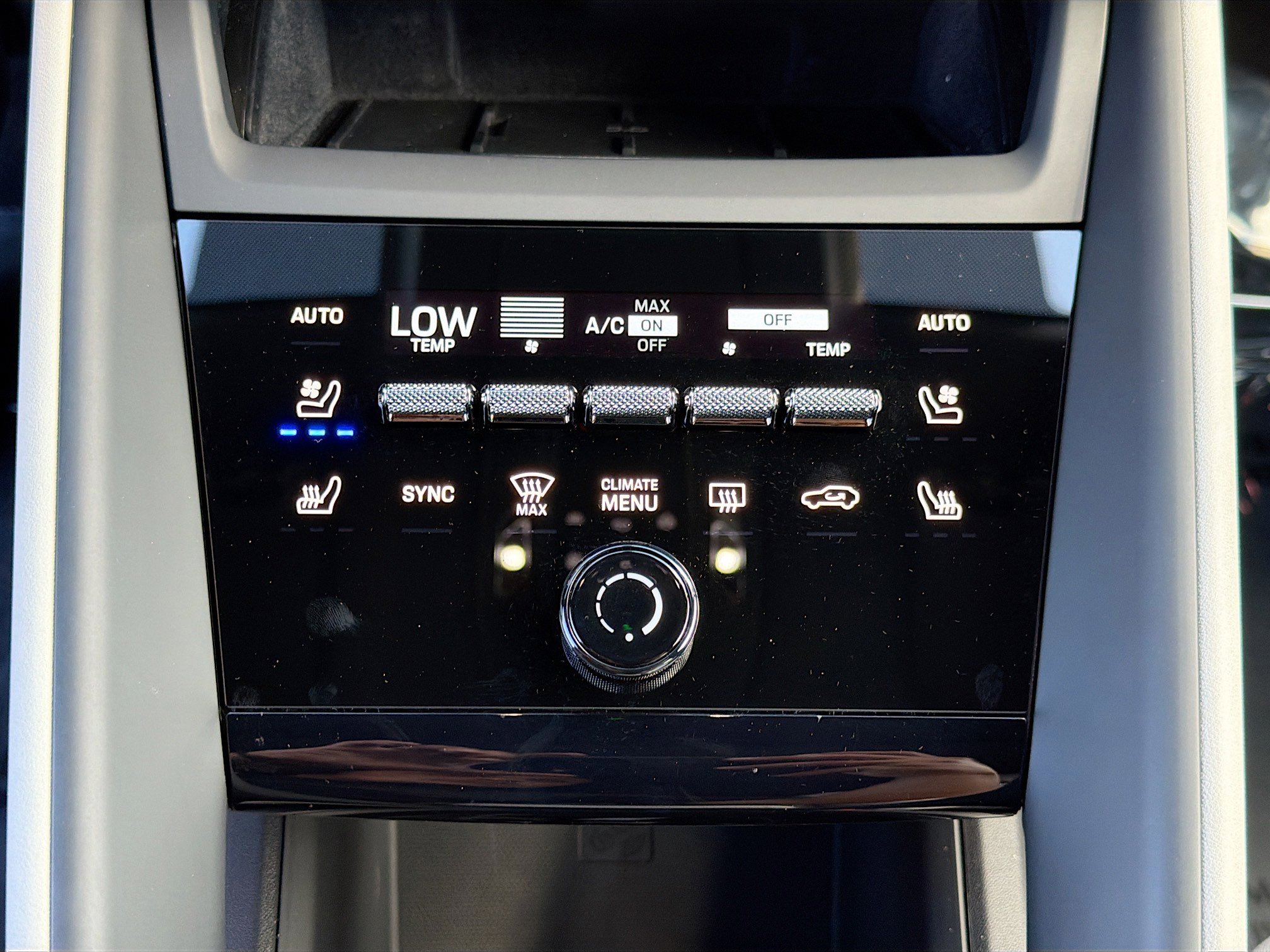 Used 2024 Porsche Macan 4 Electric image 35