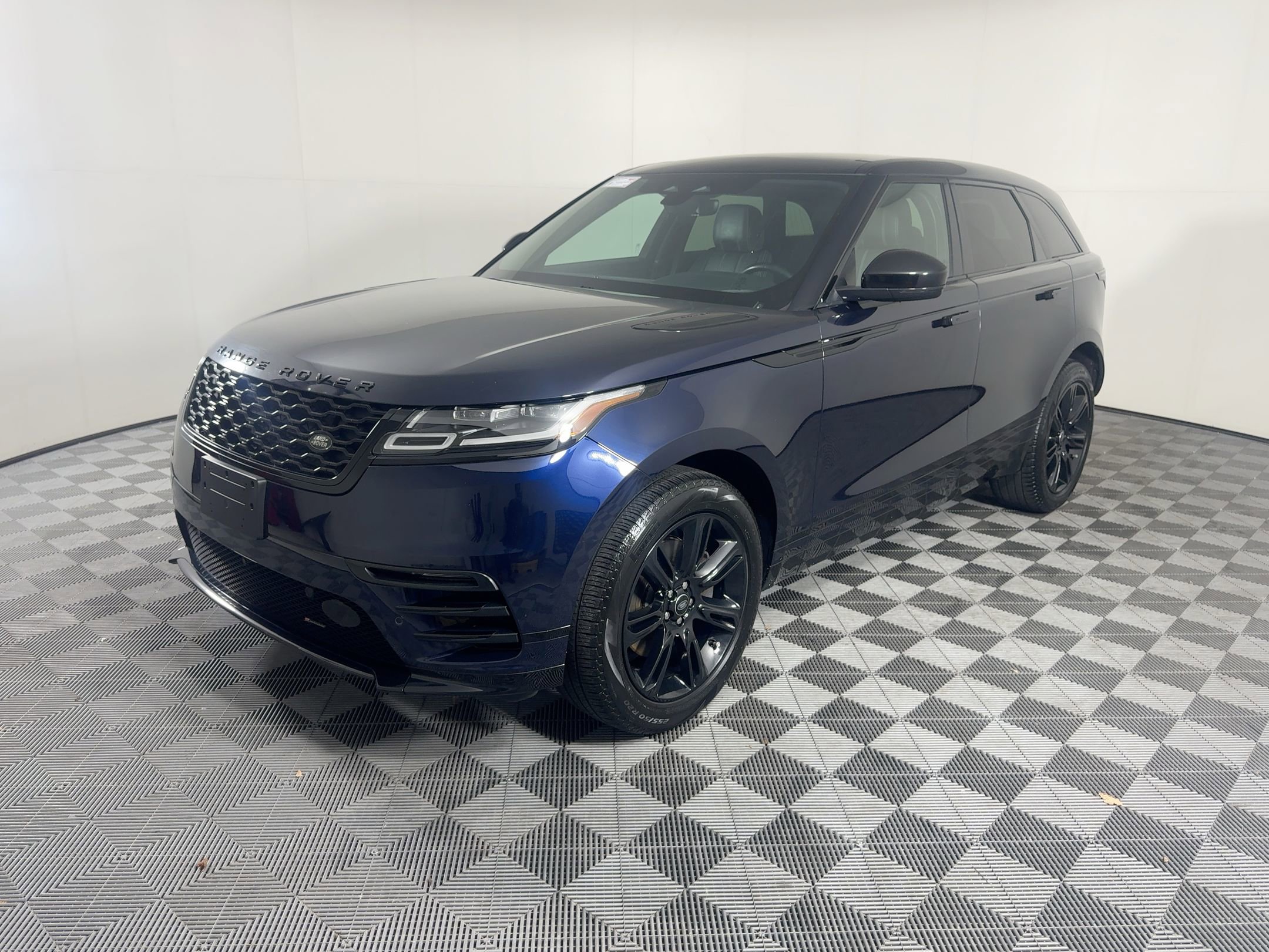 Used 2022 Land Rover Range Rover Velar R-Dynamic S image 1