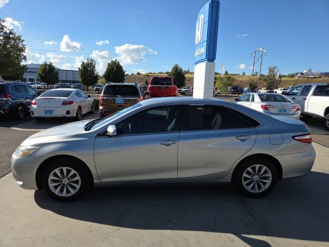 Used 2017 Toyota Camry LE FWD image 8