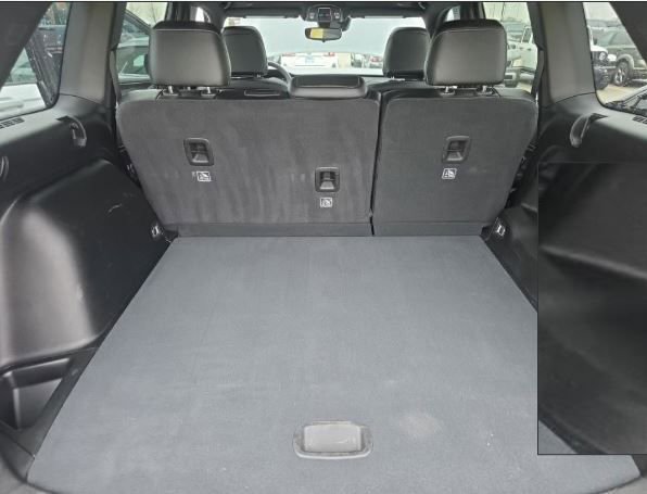 Used 2023 Jeep Grand Cherokee Altitude image 8