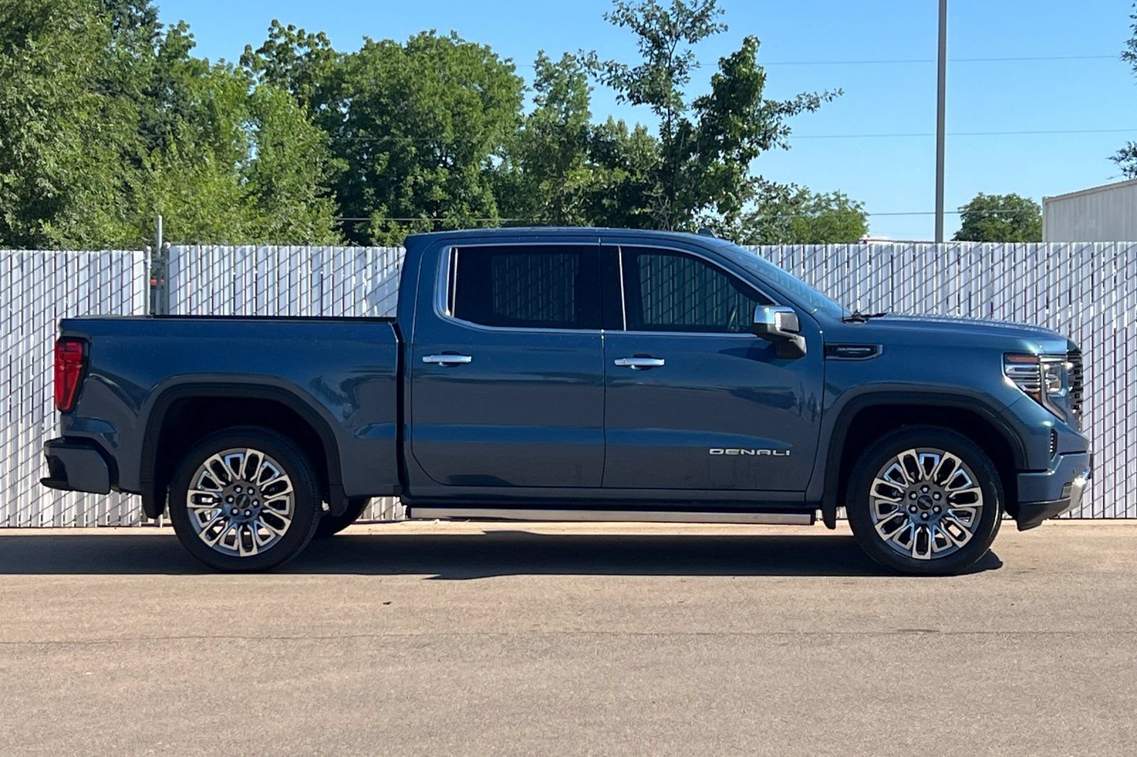 Used 2025 GMC Sierra 1500 Denali Ultimate AWD/4WD image 3