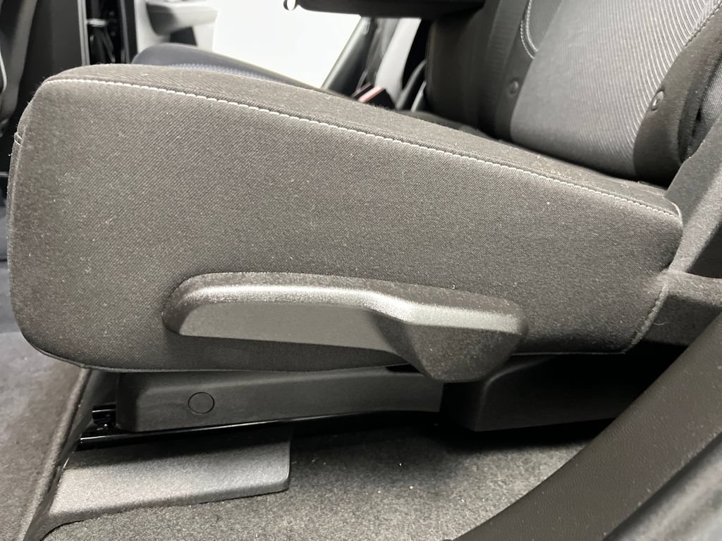 Used 2025 Chevrolet Blazer LT FWD image 18