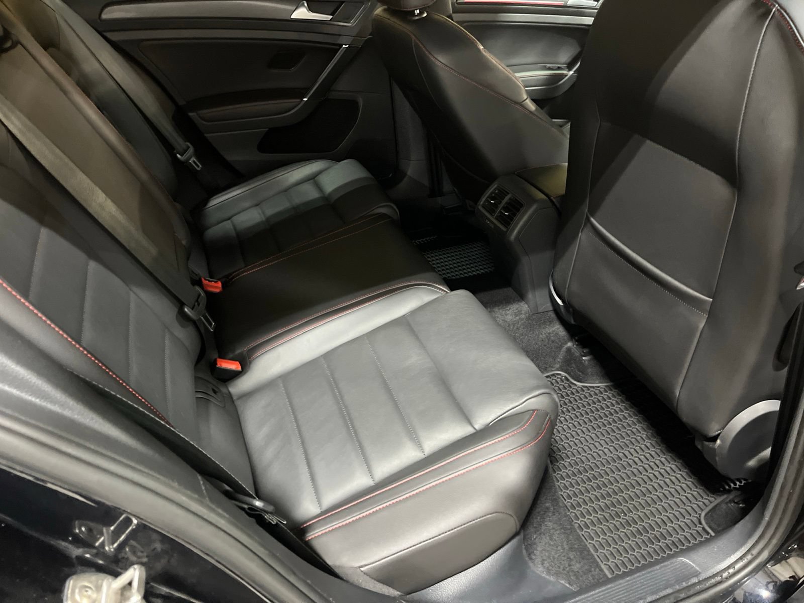 Used 2020 Volkswagen Golf 4-Door FWD image 16