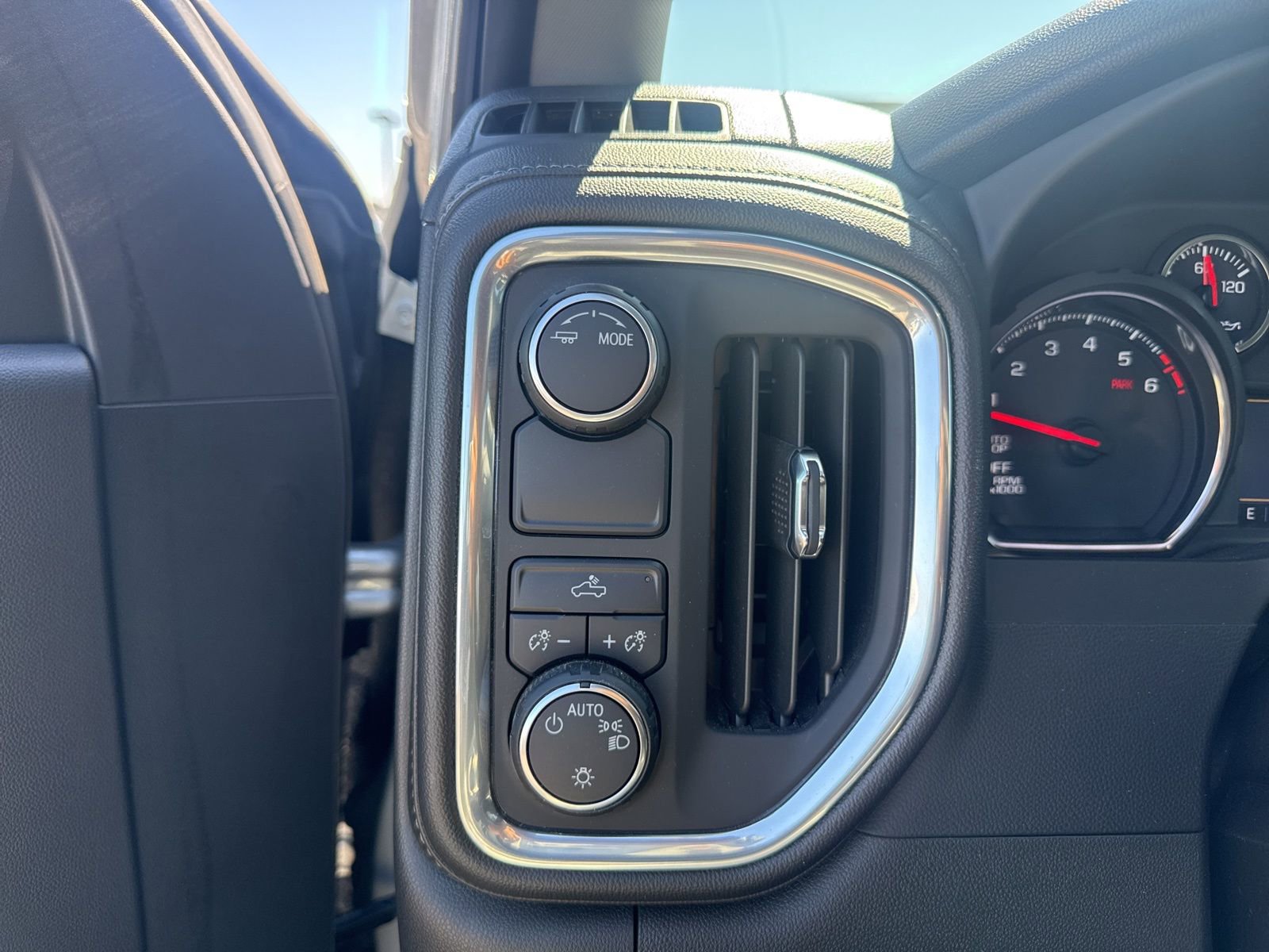 Used 2022 Chevrolet Silverado 1500 LT w/ Bed Protection Package image 18