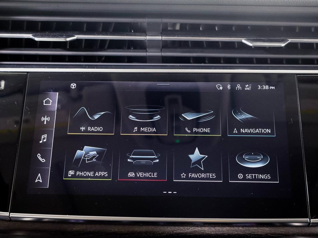 Used 2023 Audi Q8 Premium image 17