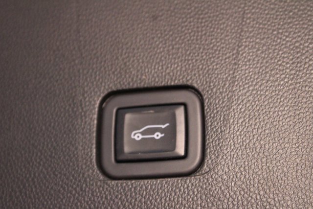 Used 2023 Chevrolet Traverse RS image 18