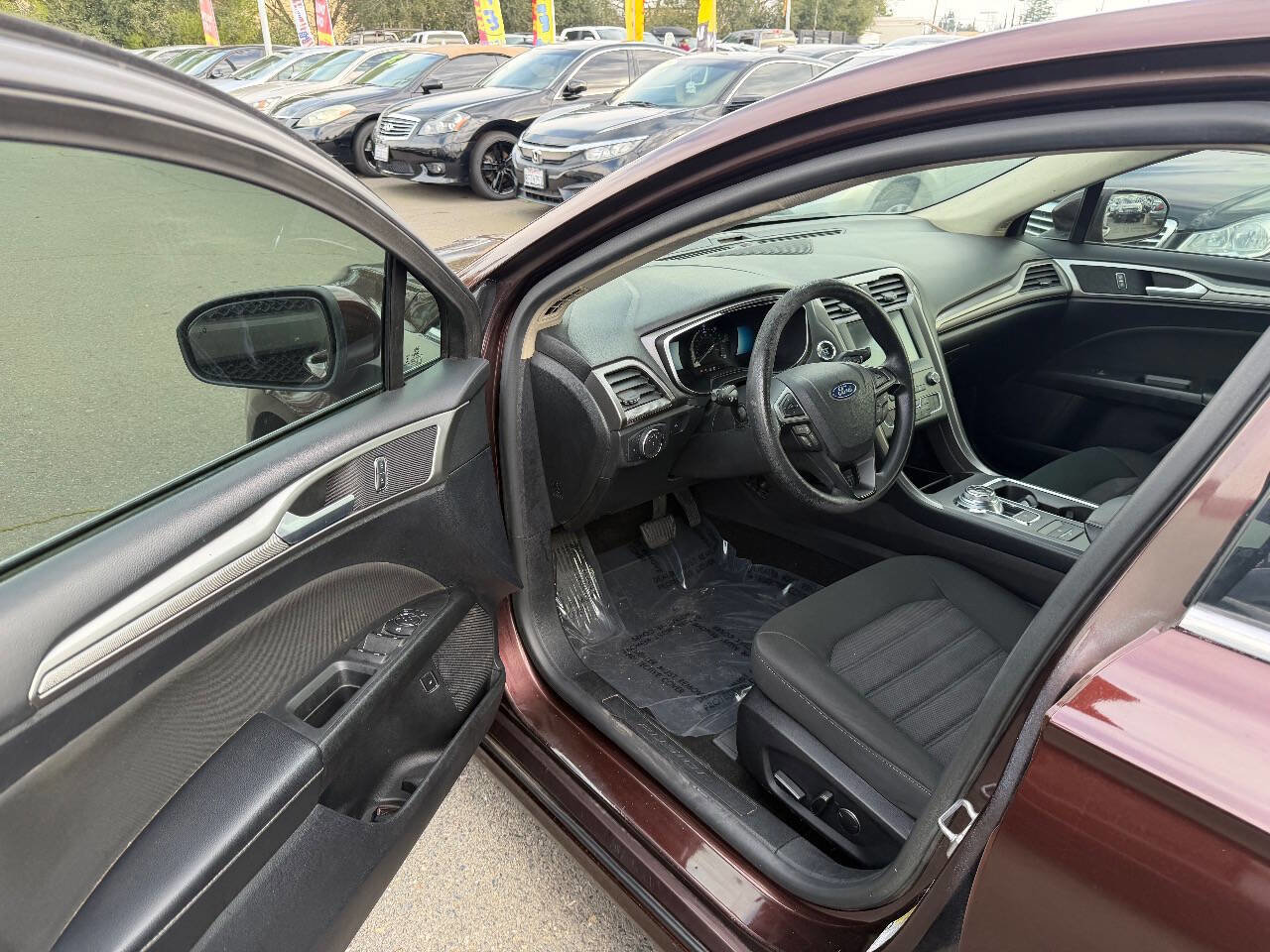 Used 2019 Ford Fusion SE FWD image 10